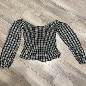 Shoulders off croptop